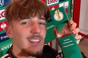 官方：17岁伦纳特·卡尔当选拜仁vs柏林联合全场最佳球员