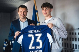 图片报：拜仁、皇马、曼联等队都在关注德国16岁的新星艾希霍恩