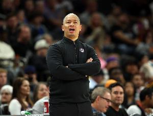 球队5胜16负问题出在哪里？卢：伤病 这有点像连锁反应