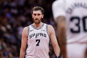 黄雀在后！小瓦点飞尚帕尼自信上篮 科内特天外飞仙排球大帽绝杀