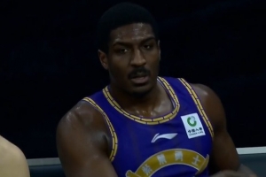 打得还行！佩里14中6拿到18分4板3助1断