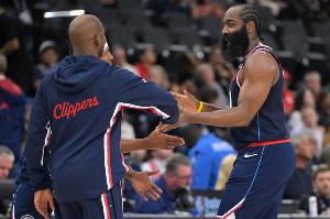 Haynes：快船全队在迈阿密滞留近6小时 队员们半夜得知保罗被解雇