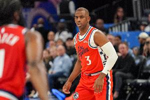 Shams：保罗仍觉得自己可以为快船效力并做出贡献 球队不这么想