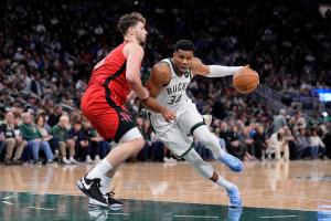 记者：火箭或成字母哥最现实下家 可以打包申京+两个首轮签给雄鹿