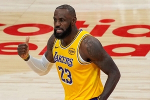 詹姆斯生涯对阵猛龙47胜16负 自从19年3月以来在多伦多不败