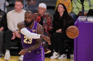 解说：詹姆斯的纪录以一种伟大的方式中断了 这才是篮球！