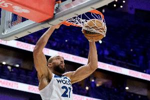 4个前场板比鹈鹕全队还多！戈贝尔半场5中3&罚球6中5拿11分8板3助