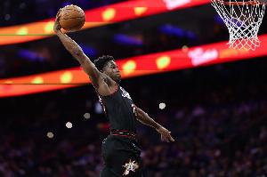 埃奇库姆补篮准绝杀！随后马克西钉板大帽！76人险胜勇士