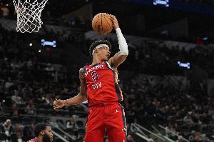 可见的天赋！费尔斯首节5中4&三分2中2拿到10分 另有4板3助1断