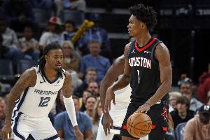 阿门：我打控卫试着不去想太多 我要做好球队需要我做的任何事