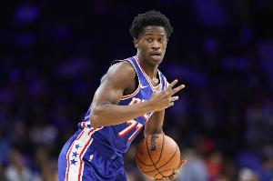 马克西：埃奇库姆能得分也能传球 那次补篮绝杀太帅了