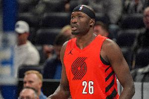 上来就敢投！里斯替补10分30秒 三分3中2拿到6分1板