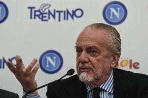 德佬：那不勒斯需要建造7万人新球场，否则怎么和米兰双雄竞争？