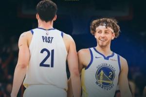 取胜功臣！勇士官方赢球海报封面人物：波杰姆斯基+波斯特