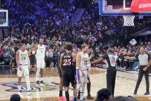 乐了！暂停回来东契奇罚完第二球其他人动起来了 77：不是3罚吗？