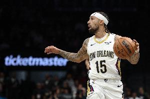 Ary：多队有意阿尔瓦拉多 鹈鹕不会卖琼斯&墨菲 除非报价难以抗拒