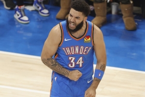 老将坐镇！肯里奇·威廉姆斯7投4中得11分7板6助 正负值+29