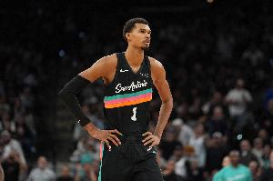 队记：文班卡斯尔参加完整训练 前者对阵鹈鹕继续缺阵 后者存疑