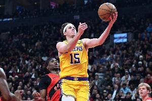 里夫斯：我们有很多人可以挺身而出 我打得不好我们也能赢球