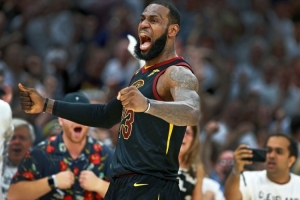 记者：18年总决赛G1是我见过的最强个人表演 但它毫无意义