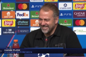 亚马尔被换下不高兴？弗里克调侃：下次坐替补席，我接受他的反应