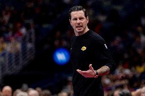 雷迪克：我们必须做好对马刺持球人的限制 并且很好地干扰投篮