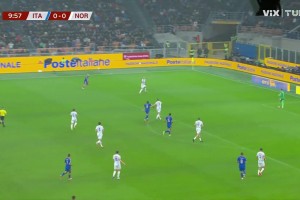 意大利率先破门！埃斯波西托转身低射入网