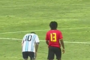 梅西干啥我干啥！安哥拉球员防守梅西