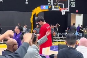 此前南湾湖人小球迷比手势嘲讽杨瀚森，小杨一笑而过不予理会！