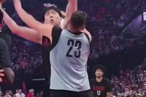 差距越来越大？此前杨瀚森在训练赛中用脚步生吃克林根，后者根本防不住！