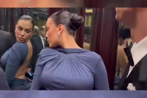 乔治娜在C罗身边对着镜子小秀身材，这种背拔火罐最合适了~