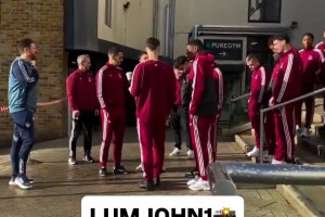 阿森纳全队今天早上进行了北伦敦德比赛前散步