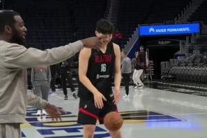 文化输出？开拓者黑人助教管杨瀚森叫“大头”