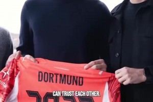 救火门将！迈尔与多特蒙德俱乐部续约至2027年！