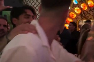 贝克汉姆带着迈阿密球员们一边开火车，一边等着梅西的到来~