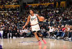 还是很强！艾维单打面对防守命中撤步跳投活塞三节不到破百