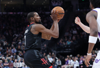 第三节36-19！杜兰特：球运转得更好了迫使对方在有干扰时投篮